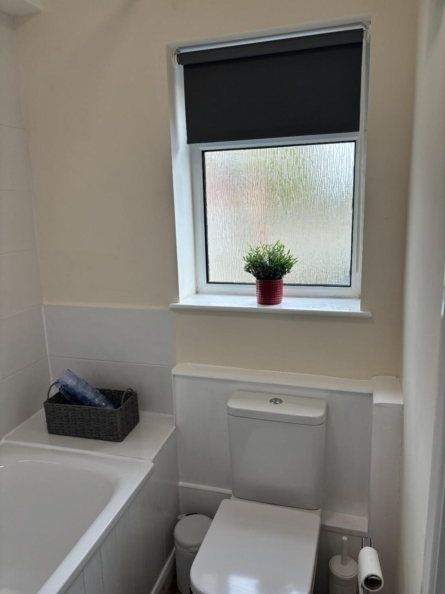 Central - 1 Bed, Cosy Retreat Swindon Ngoại thất bức ảnh